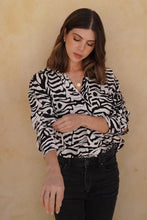 Cargar imagen en el visor de la galería, Camisa Siria Animal
