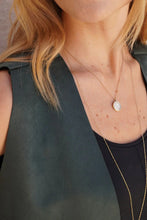 Cargar imagen en el visor de la galería, Chaleco India Pino

