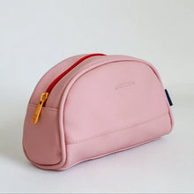 Cargar imagen en el visor de la galería, Cosmetiquera Banana Rosa

