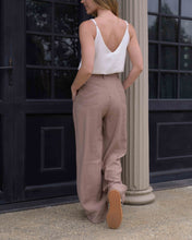 Cargar imagen en el visor de la galería, Pantalón Kary Plane Camel
