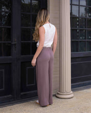 Cargar imagen en el visor de la galería, Pantalon Comfy Plane Brown
