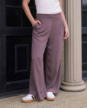 Cargar imagen en el visor de la galería, Pantalon Comfy Plane Brown
