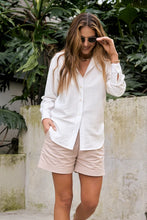 Cargar imagen en el visor de la galería, CAMISA ALBA BLANCA
