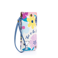 Cargar imagen en el visor de la galería, ESTUCHE DE GAFAS O CELULAR PARA MUJER SNOOPY FLORES CON PULSERA Y BROCHE
