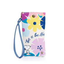 Cargar imagen en el visor de la galería, ESTUCHE DE GAFAS O CELULAR PARA MUJER SNOOPY FLORES CON PULSERA Y BROCHE
