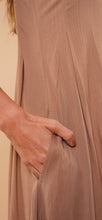 Cargar imagen en el visor de la galería, Vestido Salomé Taupe
