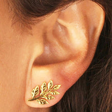 Cargar imagen en el visor de la galería, Ear Cuff Y Arete Rama De Laurel Renacer
