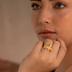 Anillo dorado abeja Vuelo de Vida
