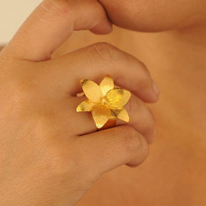 Anillo dorado lirio Vuelo de Vida