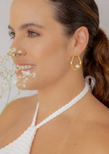 Cargar imagen en el visor de la galería, Aretes Luz que Guía
