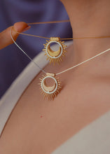 Cargar imagen en el visor de la galería, Collar Lunas

