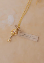 Cargar imagen en el visor de la galería, Collar Llave Maestra
