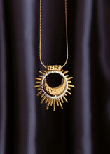 Cargar imagen en el visor de la galería, Collar Lunas
