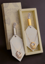 Cargar imagen en el visor de la galería, Collar Lunas
