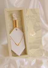 Cargar imagen en el visor de la galería, Collar Ángel Eternidad Oro
