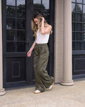 Cargar imagen en el visor de la galería, Pantalon Cande Plane Verde
