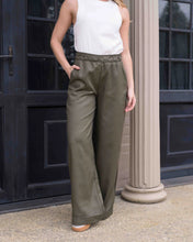Cargar imagen en el visor de la galería, Pantalon Cande Plane Verde
