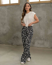 Cargar imagen en el visor de la galería, Pantalón Stay Print Black
