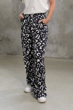 Cargar imagen en el visor de la galería, Pantalón Stay Print Black
