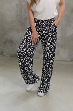 Cargar imagen en el visor de la galería, Pantalón Stay Print Black
