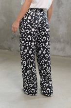 Cargar imagen en el visor de la galería, Pantalón Stay Print Black
