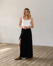 Cargar imagen en el visor de la galería, Pantalón Paulina Plane Negro
