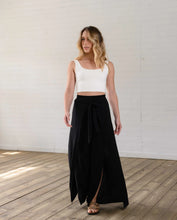 Cargar imagen en el visor de la galería, Pantalón Paulina Plane Negro
