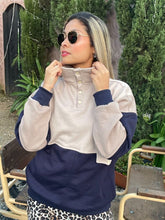 Cargar imagen en el visor de la galería, Buzo Joseph Azul-Camel
