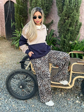 Cargar imagen en el visor de la galería, Buzo Joseph Azul-Camel
