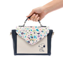 Cargar imagen en el visor de la galería, MANOS LIBRES PARA MUJER CANADA SNOOPY CON CARGADERA REMOVIBLE
