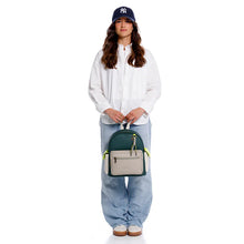 Cargar imagen en el visor de la galería, MORRAL PARA MUJER NOMAD VERDE CON BOLSILLO POSTERIOR
