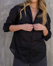 Cargar imagen en el visor de la galería, Camisa Lucero Soft Black

