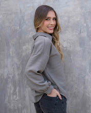 Cargar imagen en el visor de la galería, Camisa Cristina Berlín Verde
