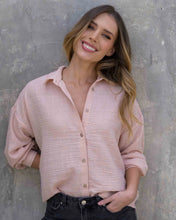 Cargar imagen en el visor de la galería, Camisa Cristina Berlín Coral
