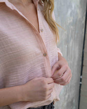 Cargar imagen en el visor de la galería, Camisa Cristina Berlín Coral
