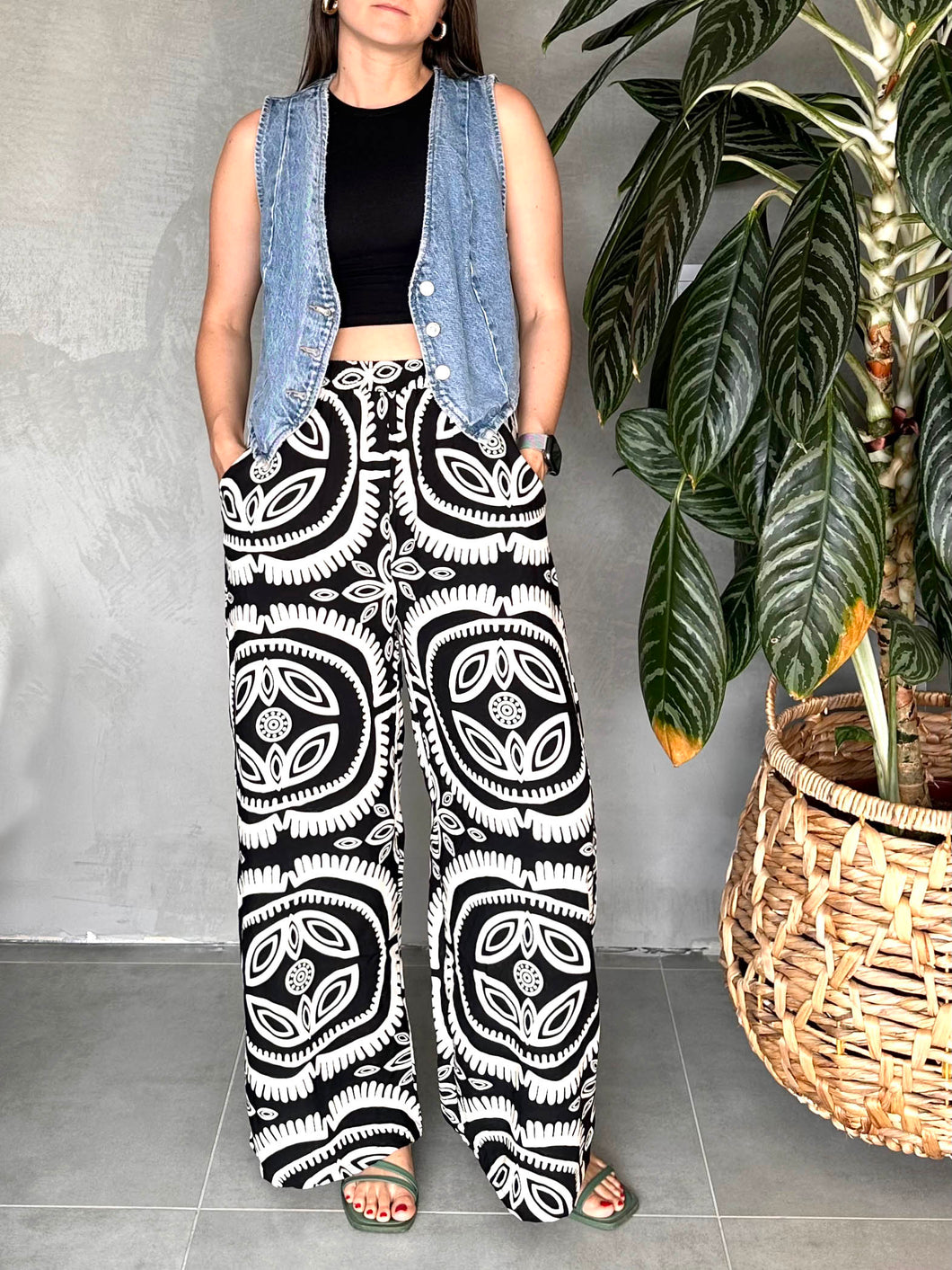 Pantalon Ancho Bolsillos Funcionales  Y Elastico En Cintura