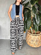 Cargar imagen en el visor de la galería, Pantalon Ancho Bolsillos Funcionales  Y Elastico En Cintura
