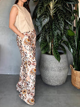 Cargar imagen en el visor de la galería, Pantalon Ivory Estampado
