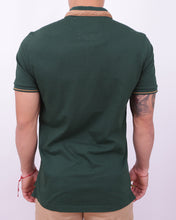 Cargar imagen en el visor de la galería, Polo Verde Militar Nerú / Regular Fit
