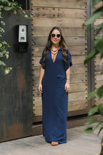 Cargar imagen en el visor de la galería, Vestido largo pampa con mangas - Azul Oscuro
