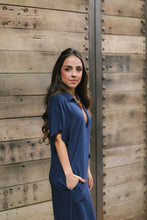 Cargar imagen en el visor de la galería, Vestido largo pampa con mangas - Azul Oscuro
