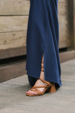 Cargar imagen en el visor de la galería, Vestido largo pampa con mangas - Azul Oscuro
