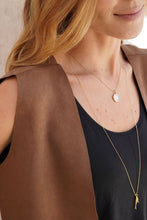 Cargar imagen en el visor de la galería, Chaleco India Brown
