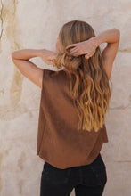 Cargar imagen en el visor de la galería, Chaleco India Brown
