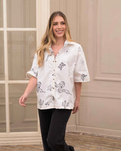 Cargar imagen en el visor de la galería, Camisa Owala Wild
