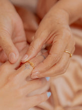 Cargar imagen en el visor de la galería, Pacto Anillos Lazo Madre e Hija (Set x 2 Anillos) ⋆ Unión Eterna)
