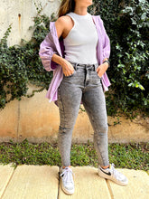 Cargar imagen en el visor de la galería, CAMISA OVERSIZED CUELLO Y BOTONES LILA
