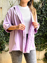 Cargar imagen en el visor de la galería, CAMISA OVERSIZED CUELLO Y BOTONES LILA
