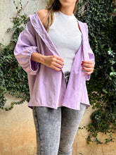 Cargar imagen en el visor de la galería, CAMISA OVERSIZED CUELLO Y BOTONES LILA
