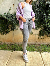 Cargar imagen en el visor de la galería, CAMISA OVERSIZED CUELLO Y BOTONES LILA
